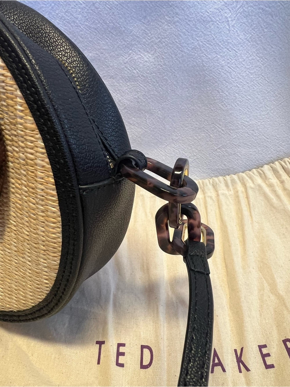 Ted Baker NWOT Straw Leather Crossbody Bag Resin Handle Dust Bag - Picture 5 of 6